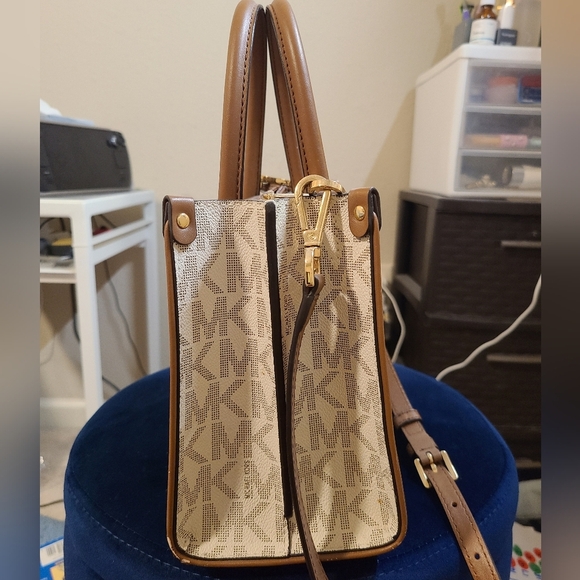 Michael Kors Brown and Cream Signature Satchel - Picture 14 of 15